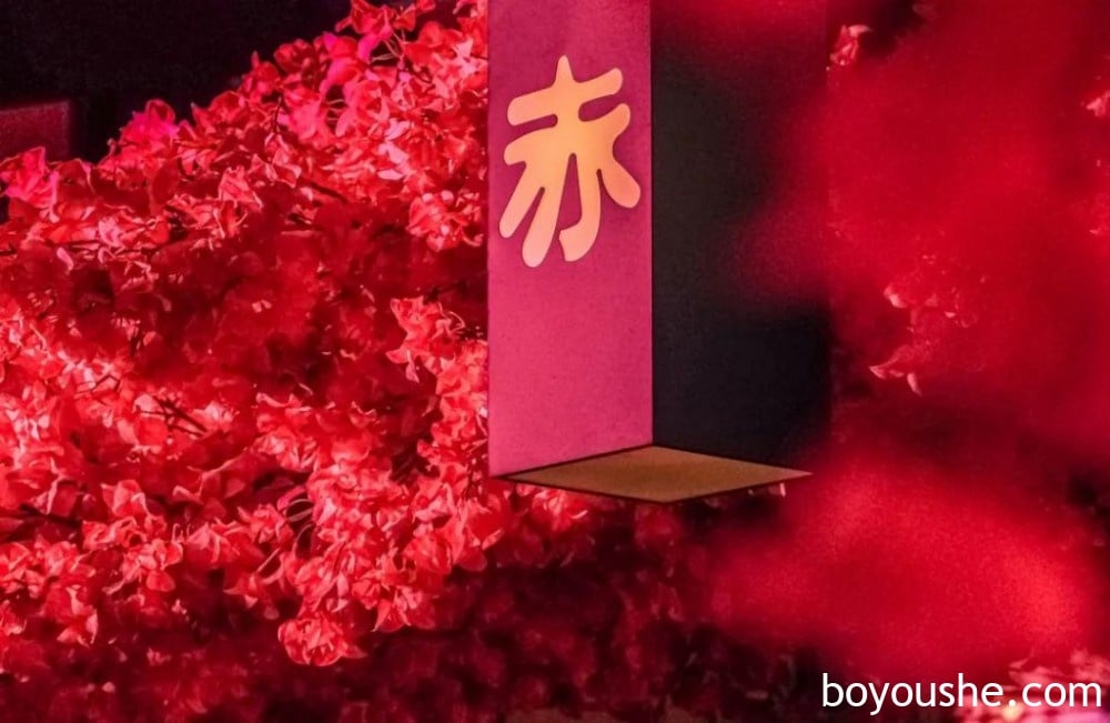 在赛博朋克里吃比手臂还长的和牛战斧 -迷幻又华丽的AKA(赤)日料餐厅