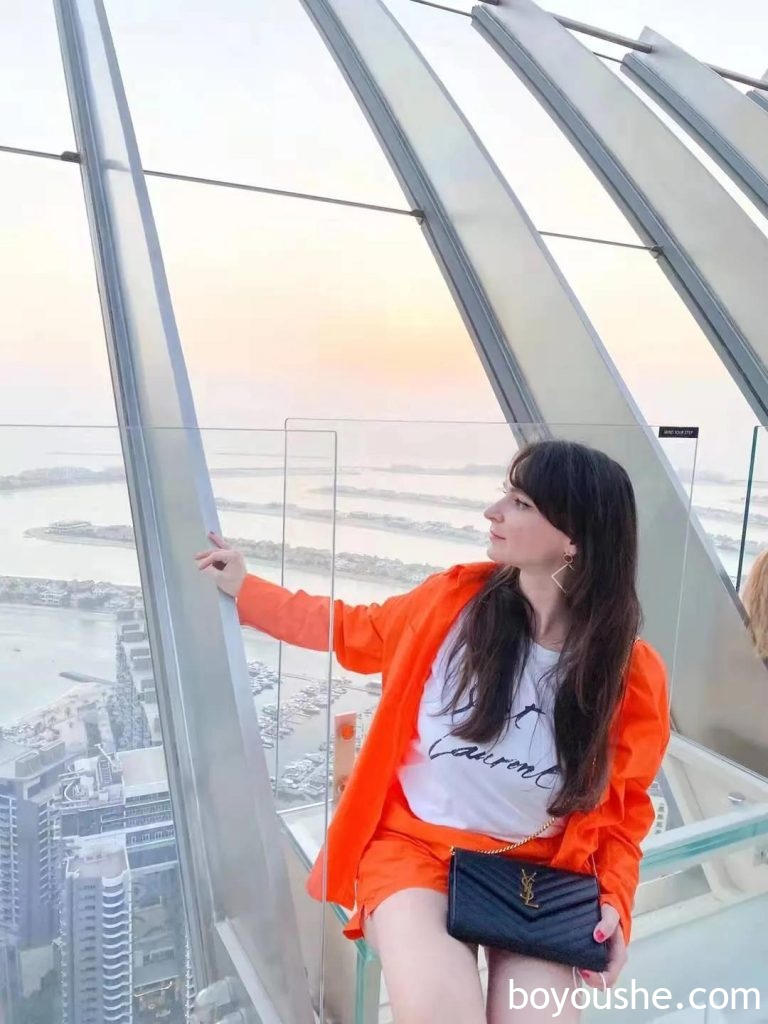 一个在迪拜的乌克兰美女成了中国通,还写了一本关于中国的书